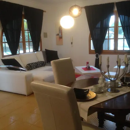 Gloria Near The Lägenhet