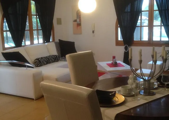 Gloria Near The Lägenhet